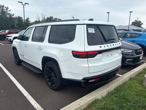 Certified 2025 Jeep Wagoneer Series II w/ Convenience Group I AWD/4WD image 3