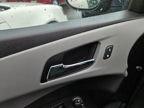 Used 2014 Chevrolet Sonic LT image 16