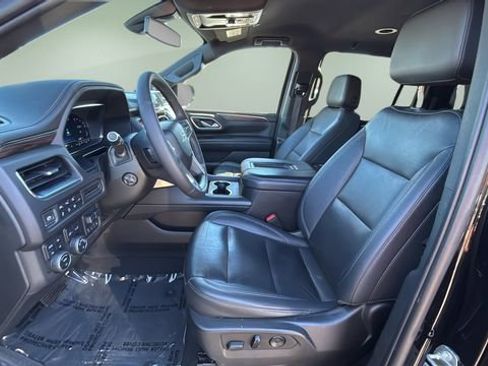 Used 2022 Chevrolet Suburban Z71 w/ Z71 Off-Road Package AWD/4WD image 18