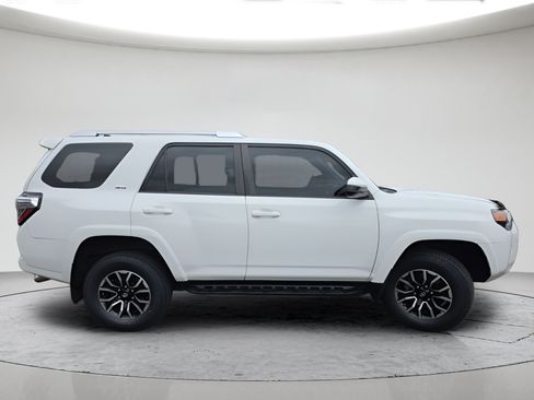 Used 2014 Toyota 4Runner SR5 w/ Convenience Package AWD/4WD image 2