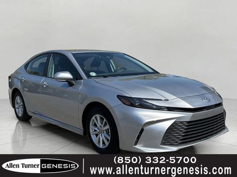 Used 2025 Toyota Camry LE FWD image 1