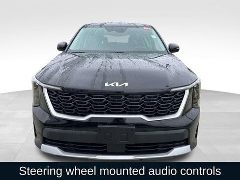 Used 2025 Kia Sorento LX image 2