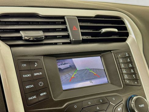 Used 2016 Ford Fusion SE FWD image 12