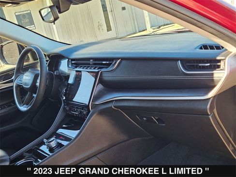 Used 2023 Jeep Grand Cherokee L Limited w/ Black Appearance Package image 32