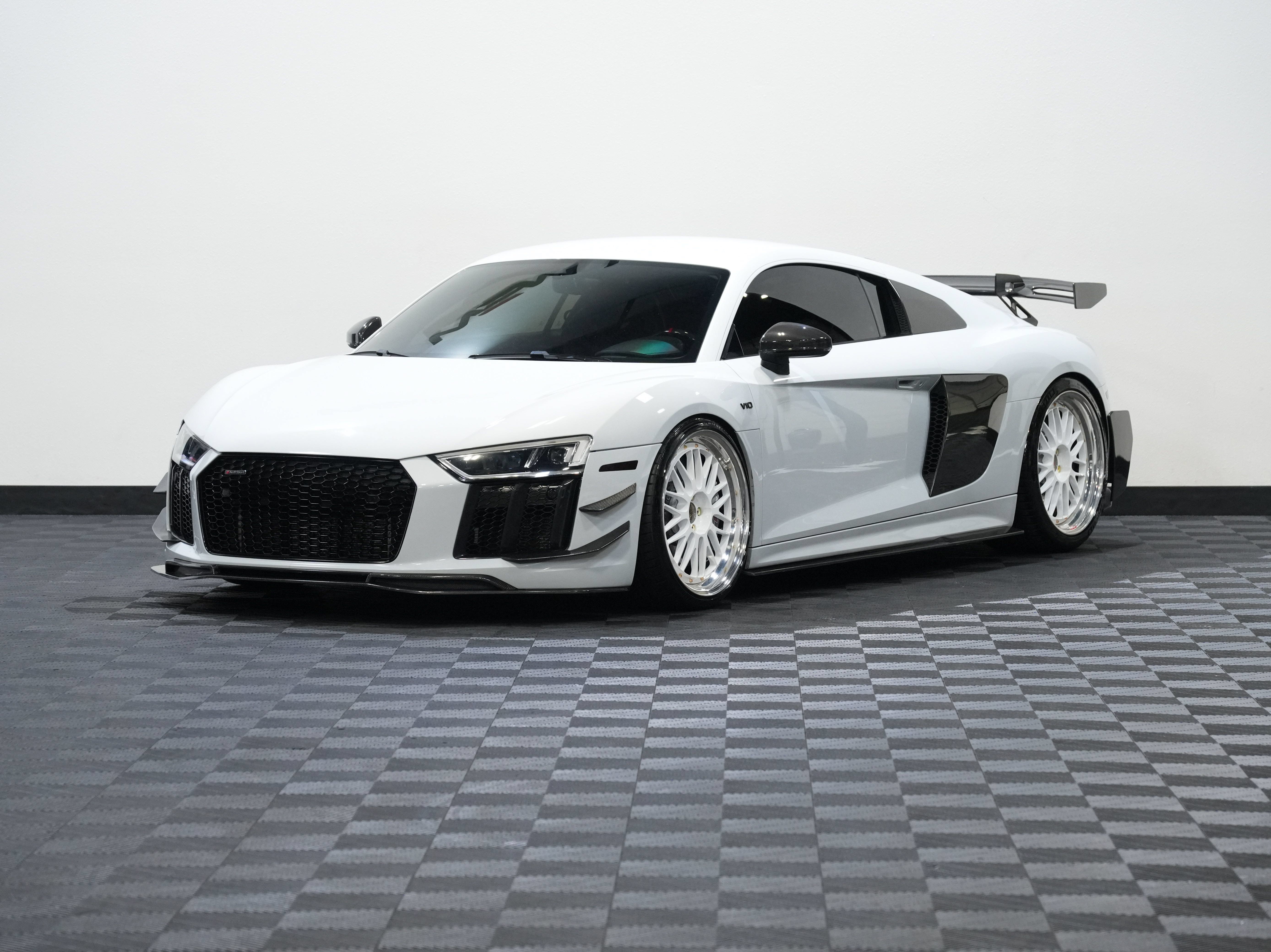 Used 2017 Audi R8 V10 plus AWD/4WD image 3