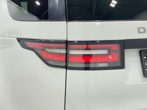 Used 2018 Land Rover Discovery HSE image 36