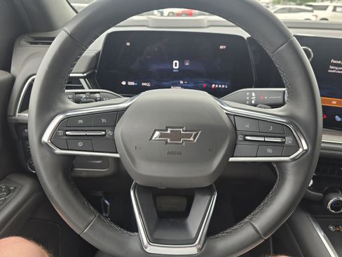 Used 2025 Chevrolet Suburban Z71 AWD/4WD image 13