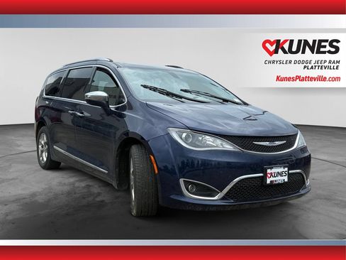 Used 2018 Chrysler Pacifica Limited FWD image 1