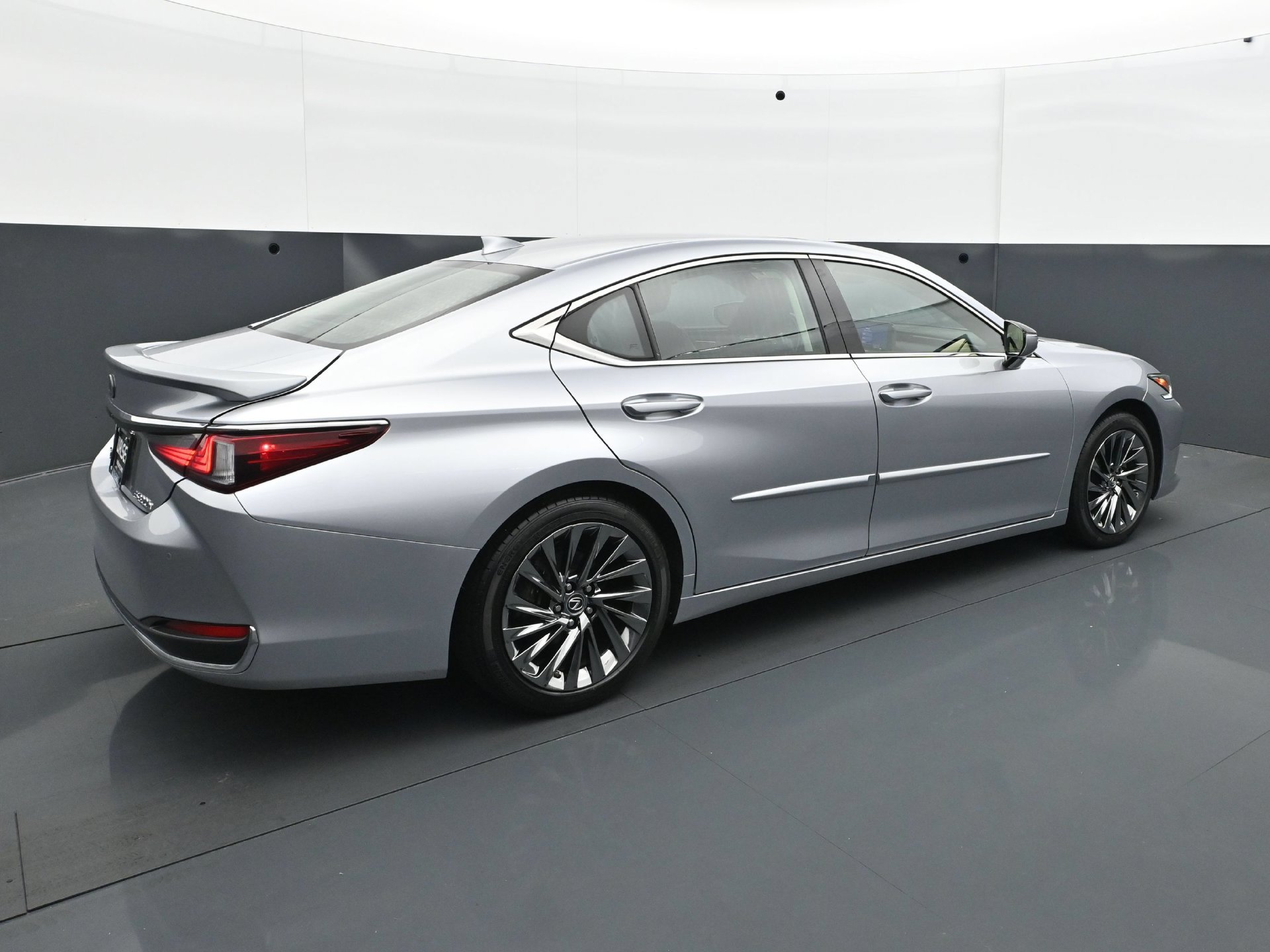 Used 2025 Lexus ES 300h FWD image 7