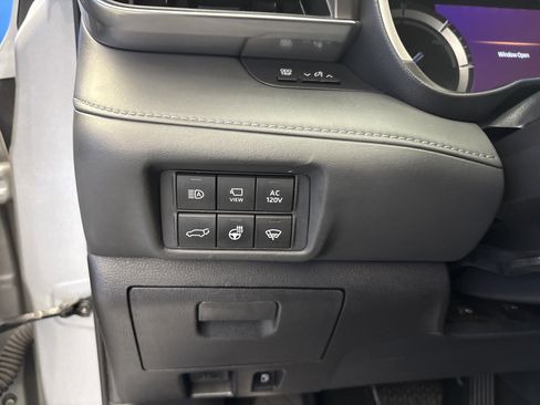 Used 2021 Toyota Highlander Limited FWD image 14