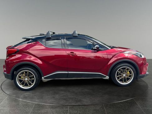 Used 2019 Toyota C-HR Limited FWD image 11