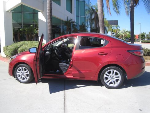 Used 2017 Toyota Yaris iA FWD image 16