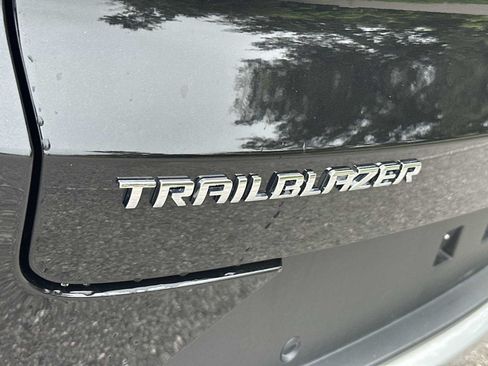 Certified 2025 Chevrolet TrailBlazer LT w/ LT Cold Weather Package FWD image 11