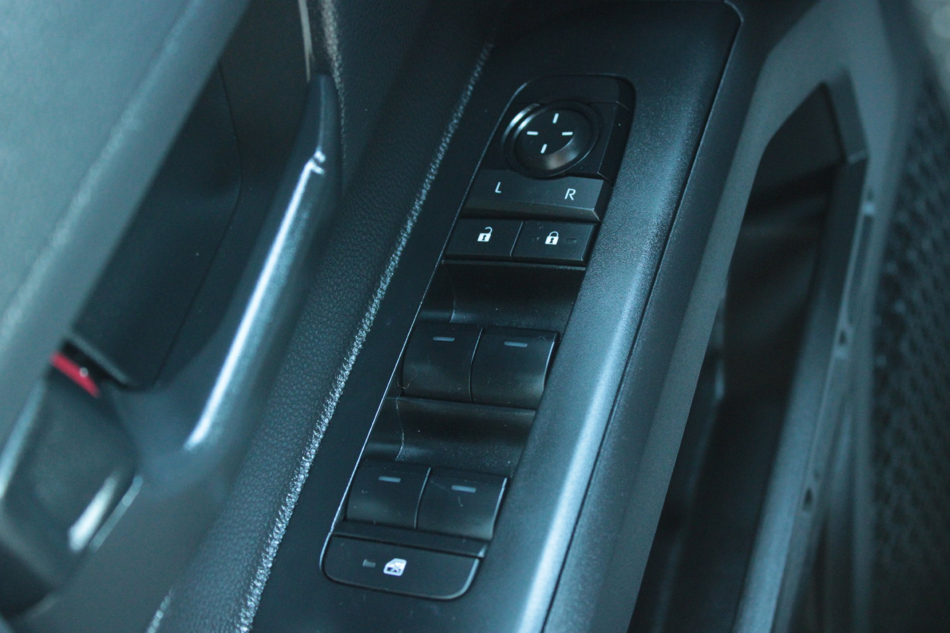 Used 2024 Toyota Tacoma SR AWD/4WD image 24