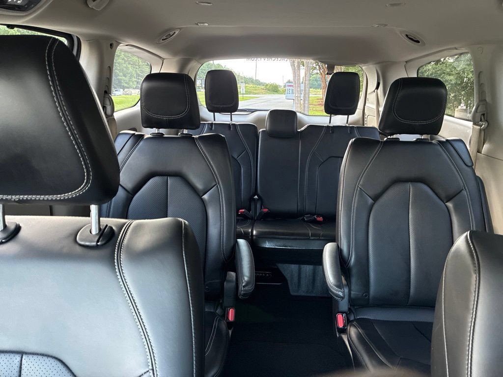 Used 2024 Chrysler Pacifica Touring-L FWD image 31