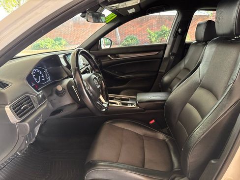 Used 2018 Honda Accord Sport image 11
