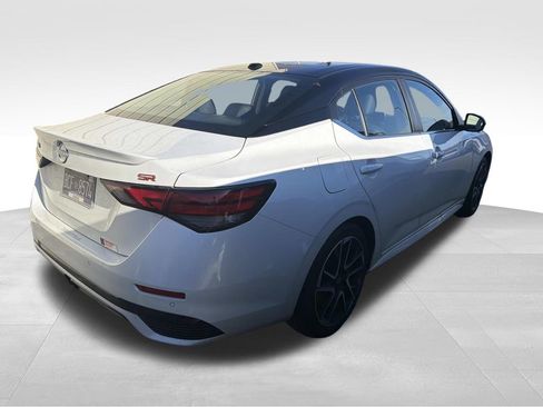 Used 2025 Nissan Sentra SR w/ SR Premium Package image 2