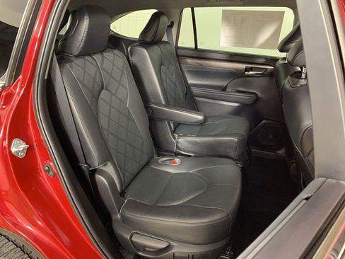 Used 2021 Toyota Highlander Platinum image 39