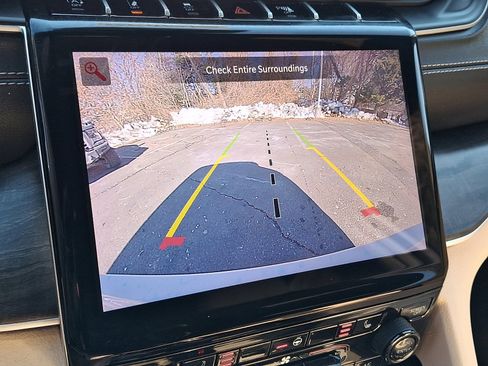 Used 2023 Jeep Grand Cherokee L Limited image 16