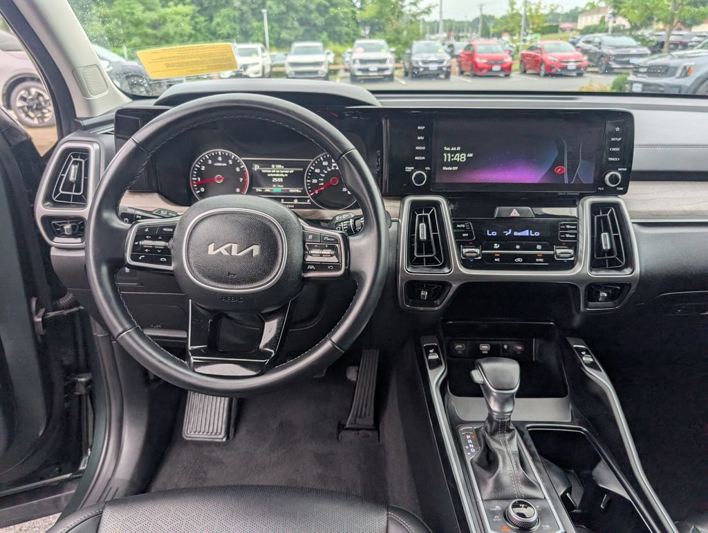 Used 2023 Kia Sorento S w/ Panoramic Sunroof Package AWD/4WD image 17