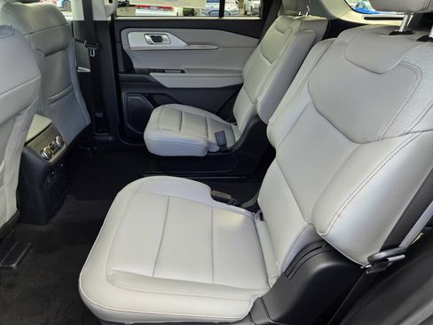 New 2026 Ford Explorer Active w/ Active Comfort Package AWD/4WD image 16
