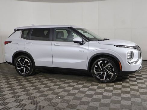 New 2025 Mitsubishi Outlander SE AWD/4WD image 17