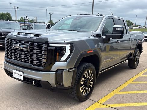 Used 2025 GMC Sierra 2500 Denali Ultimate w/ Max Trailering Package AWD/4WD image 11