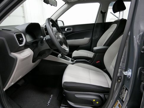 Used 2025 Hyundai Venue SEL image 10
