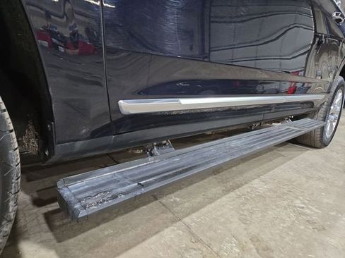 Used 2024 GMC Yukon XL Denali w/ Advanced Technology Package image 9