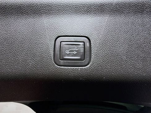 Used 2025 GMC Yukon Denali AWD/4WD image 43