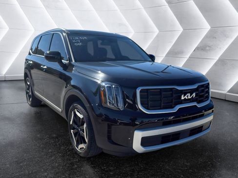 Used 2024 Kia Telluride S w/ S Sunroof Package image 3