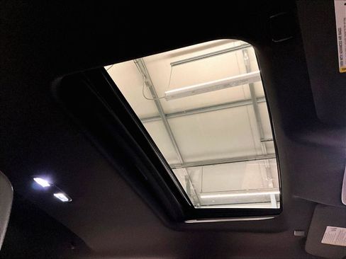 Used 2022 GMC Sierra 1500 AT4 w/ AT4 Preferred Package image 21