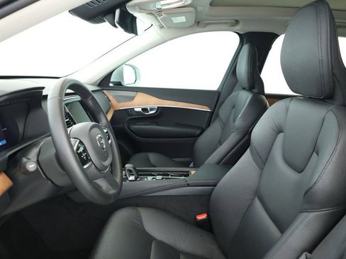 Used 2024 Volvo XC90 T8 Plus w/ Protection Package Premier image 18