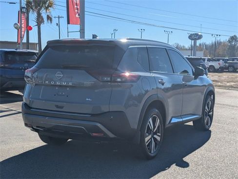 Used 2023 Nissan Rogue SL w/ SL Premium Package image 3