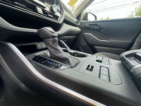 Certified 2024 Toyota Highlander LE image 22