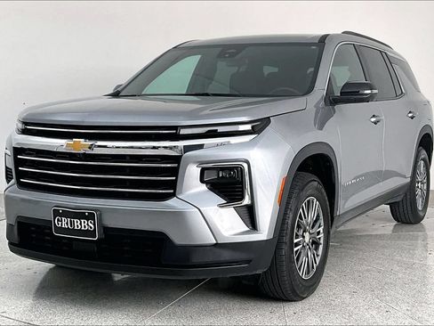 Used 2024 Chevrolet Traverse LT FWD image 5