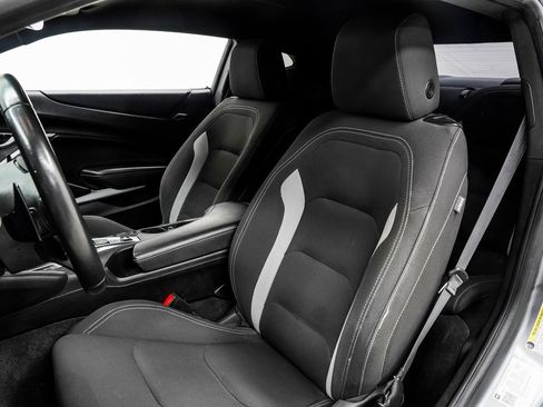 Used 2021 Chevrolet Camaro LT w/ Technology Package image 36