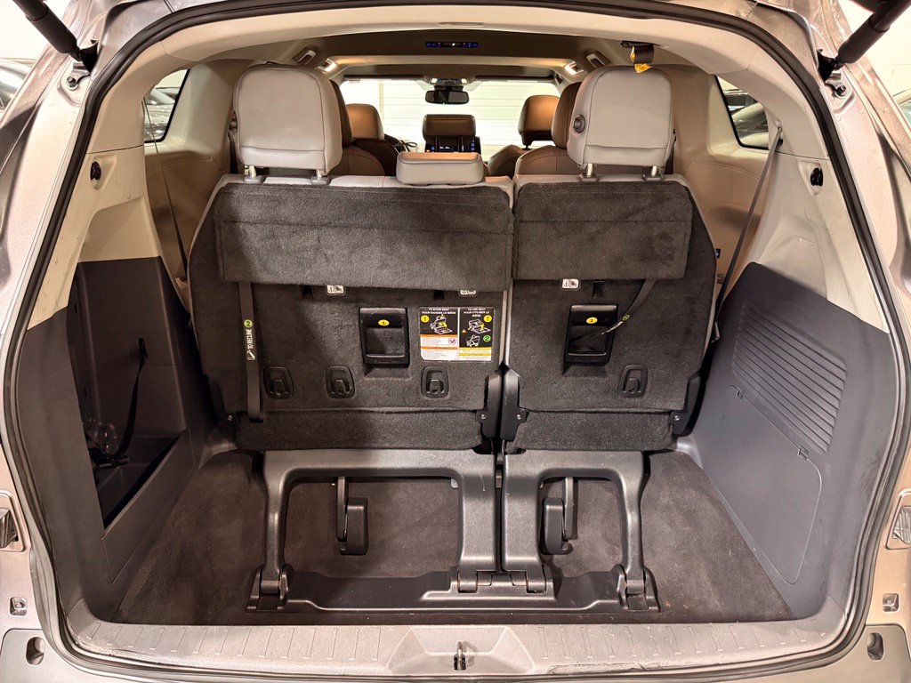 Used 2022 Toyota Sienna XLE FWD image 11