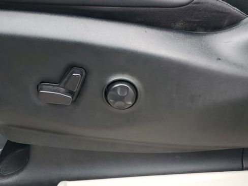 Certified 2024 Chrysler Pacifica Touring-L image 22