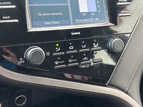 Used 2020 Toyota Camry LE FWD image 12