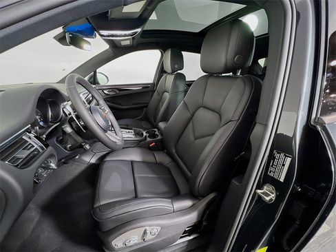New 2026 Porsche Macan image 5