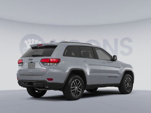 Used 2019 Jeep Grand Cherokee Limited w/ Luxury Group II AWD/4WD image 4