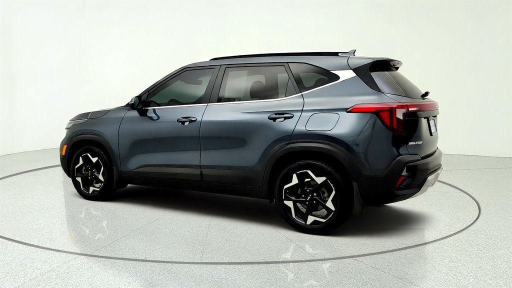 Used 2024 Kia Seltos EX FWD image 7