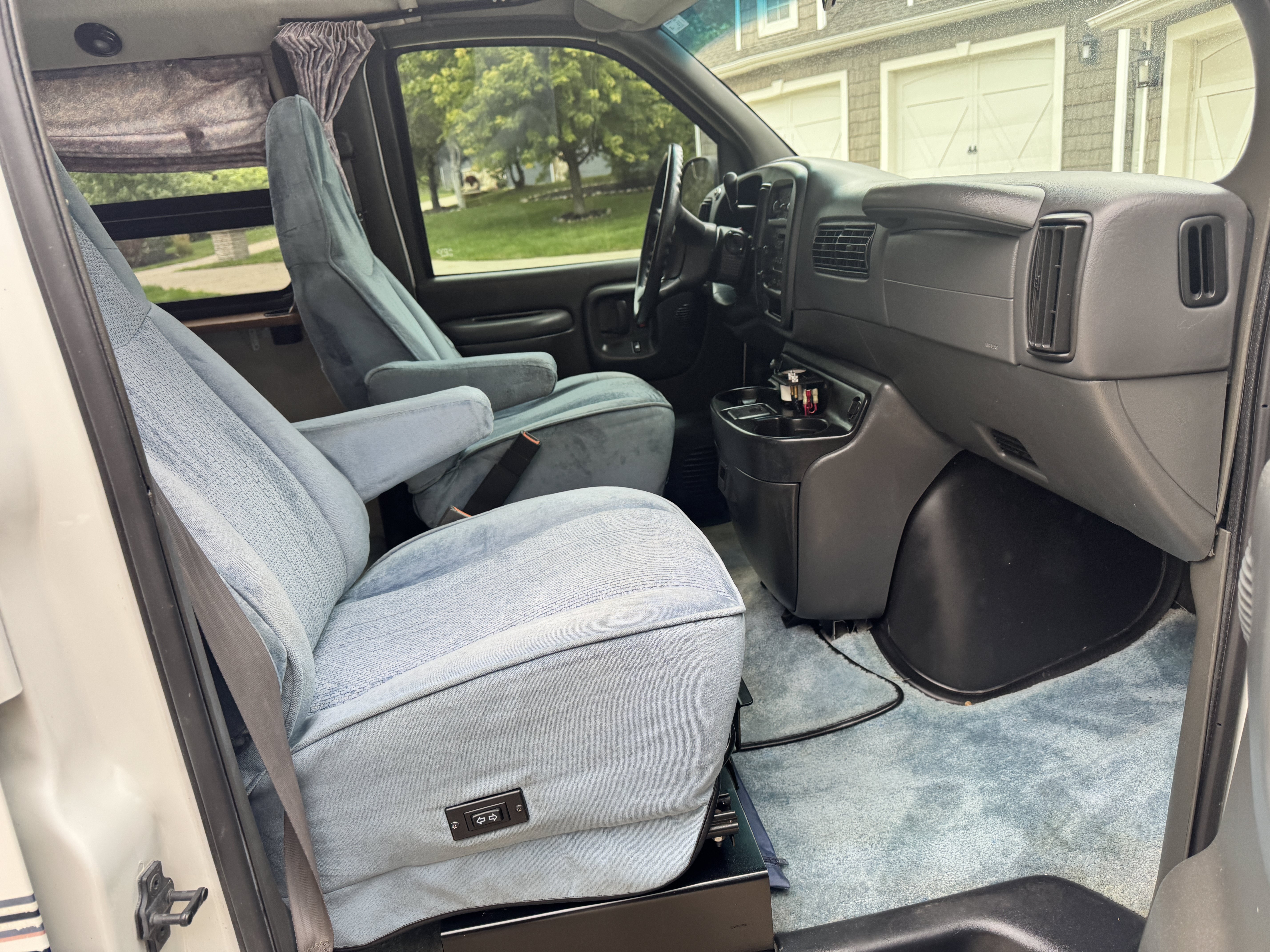 Used 2002 Chevrolet Express 3500 Extended w/ Preferred Equipment Group 2 RWD image 15
