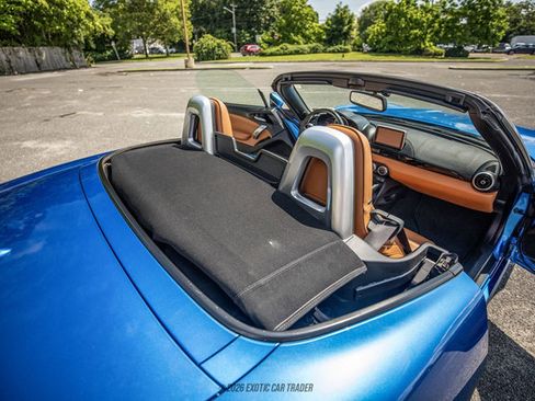 Used 2017 FIAT 124 Spider Lusso RWD image 44