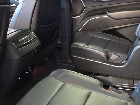 Used 2022 Cadillac Escalade ESV Luxury AWD/4WD image 5