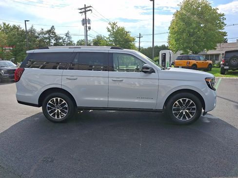 Used 2025 Ford Expedition Platinum AWD/4WD image 4