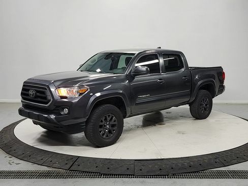 Used 2020 Toyota Tacoma SR5 RWD image 3