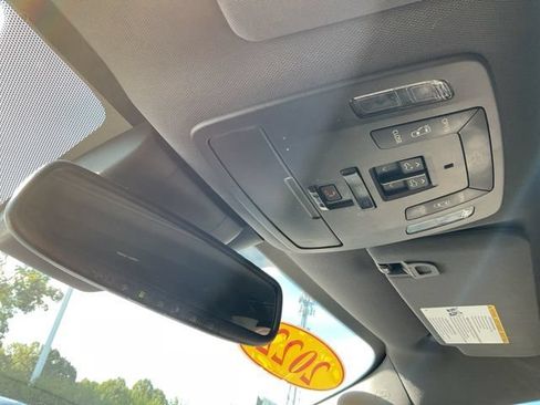 Used 2022 Toyota Sienna Platinum AWD/4WD image 34