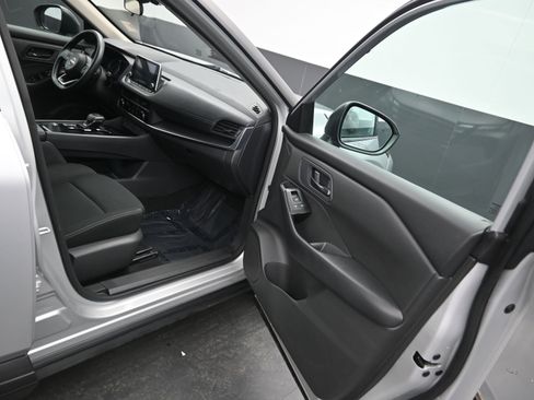 Used 2024 Nissan Rogue S image 13